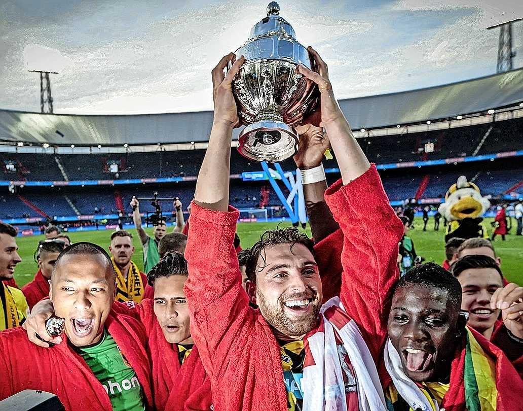 Voormalig bekerwinnaar Guram Kashia leeft vanuit Tbilisi mee met Vitesse Voetbal | Telegraaf.nl