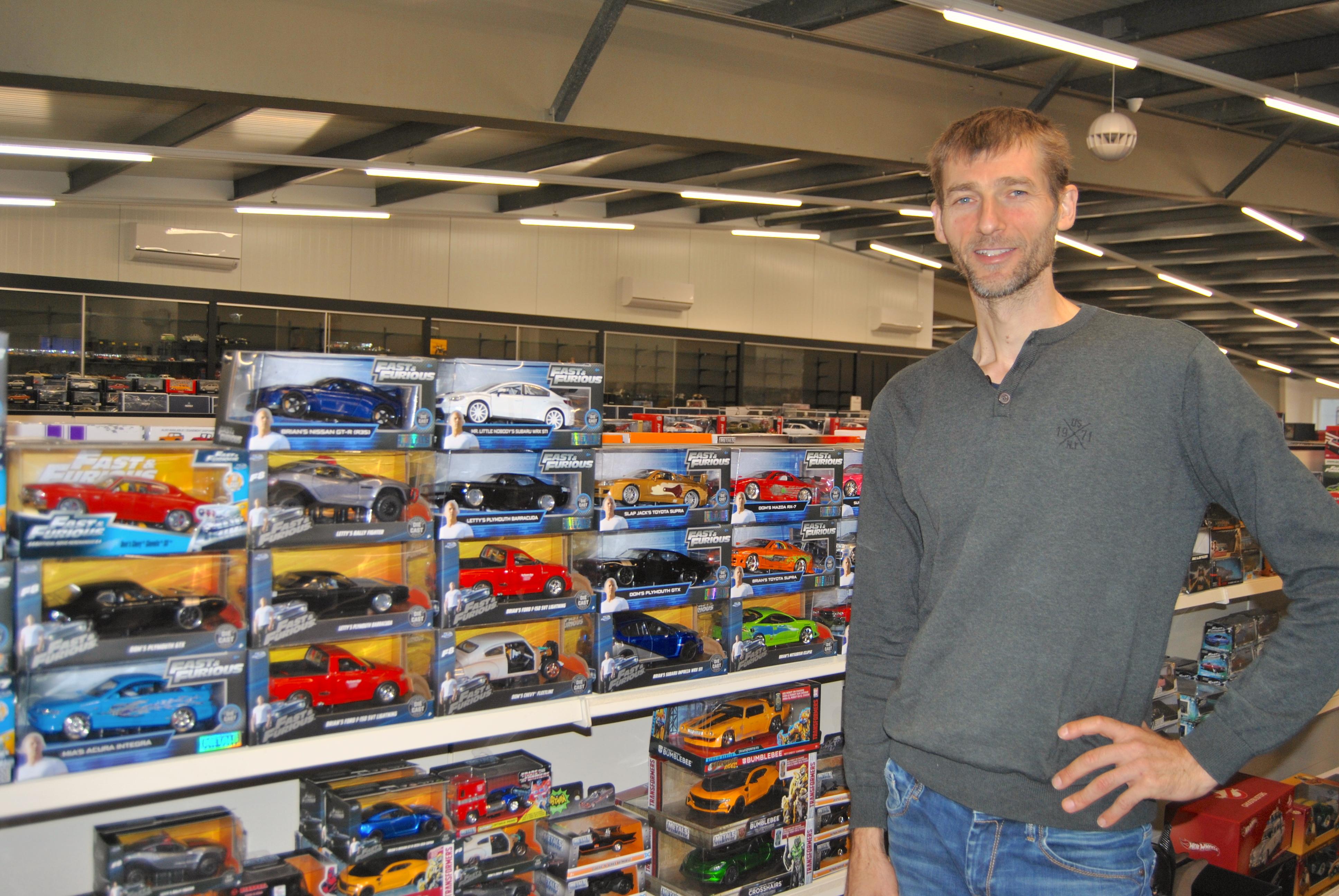 Toms 10.000 modelauto's, 'kits'en accessoires | Noordhollandsdagblad