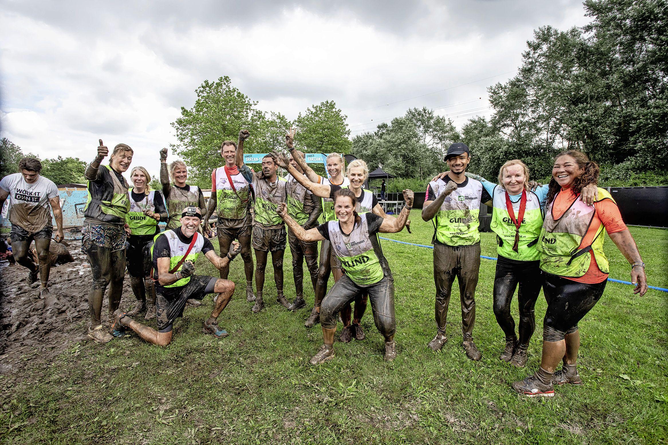 Blind, maar hossend op naar de start van de Mud Masters | Haarlemsdagblad