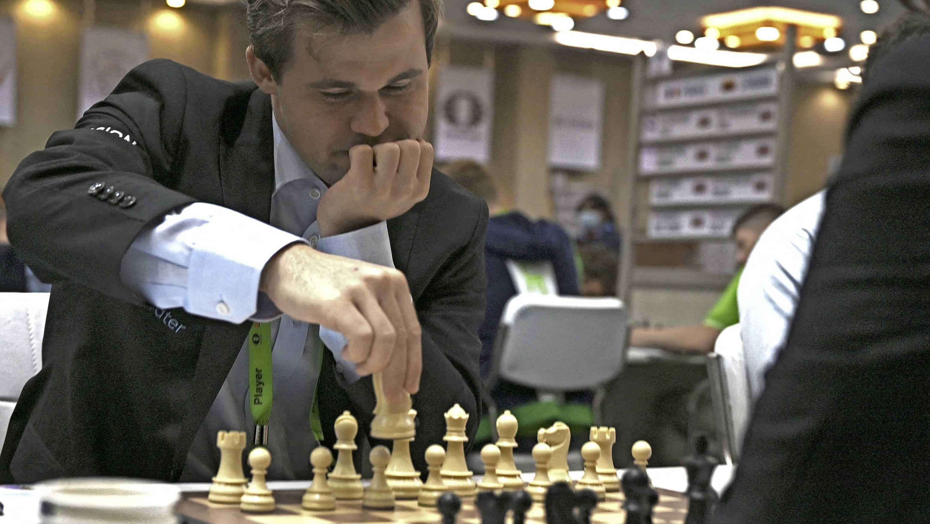 Weer schaakrel rond wereldkampioen Carlsen en 19-jarige valsspeler Sport Telegraaf.nl