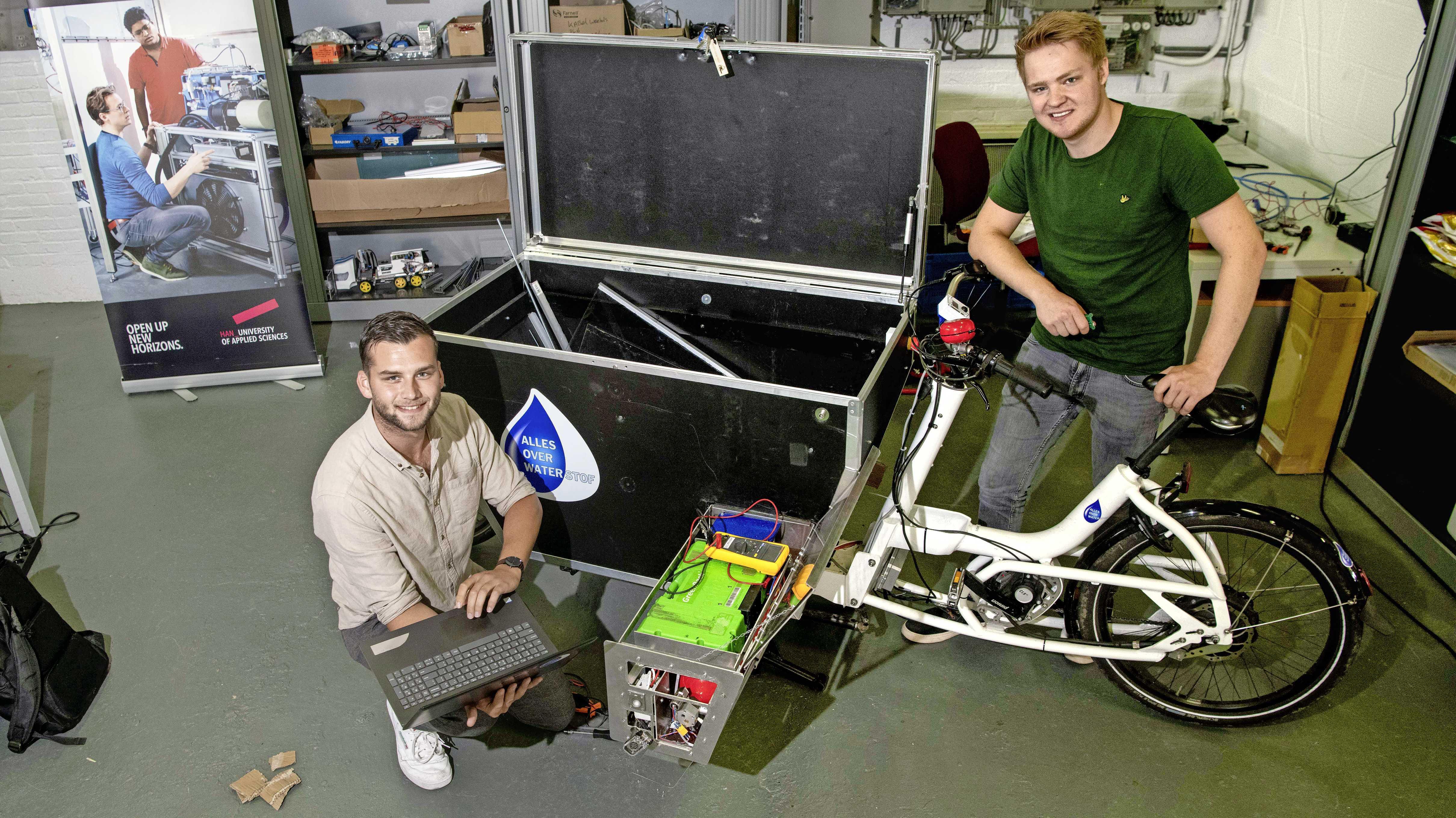 Studenten ontwikkelen waterstofbakfiets voor pakketvervoer in binnenstad |  Binnenland | Telegraaf.nl
