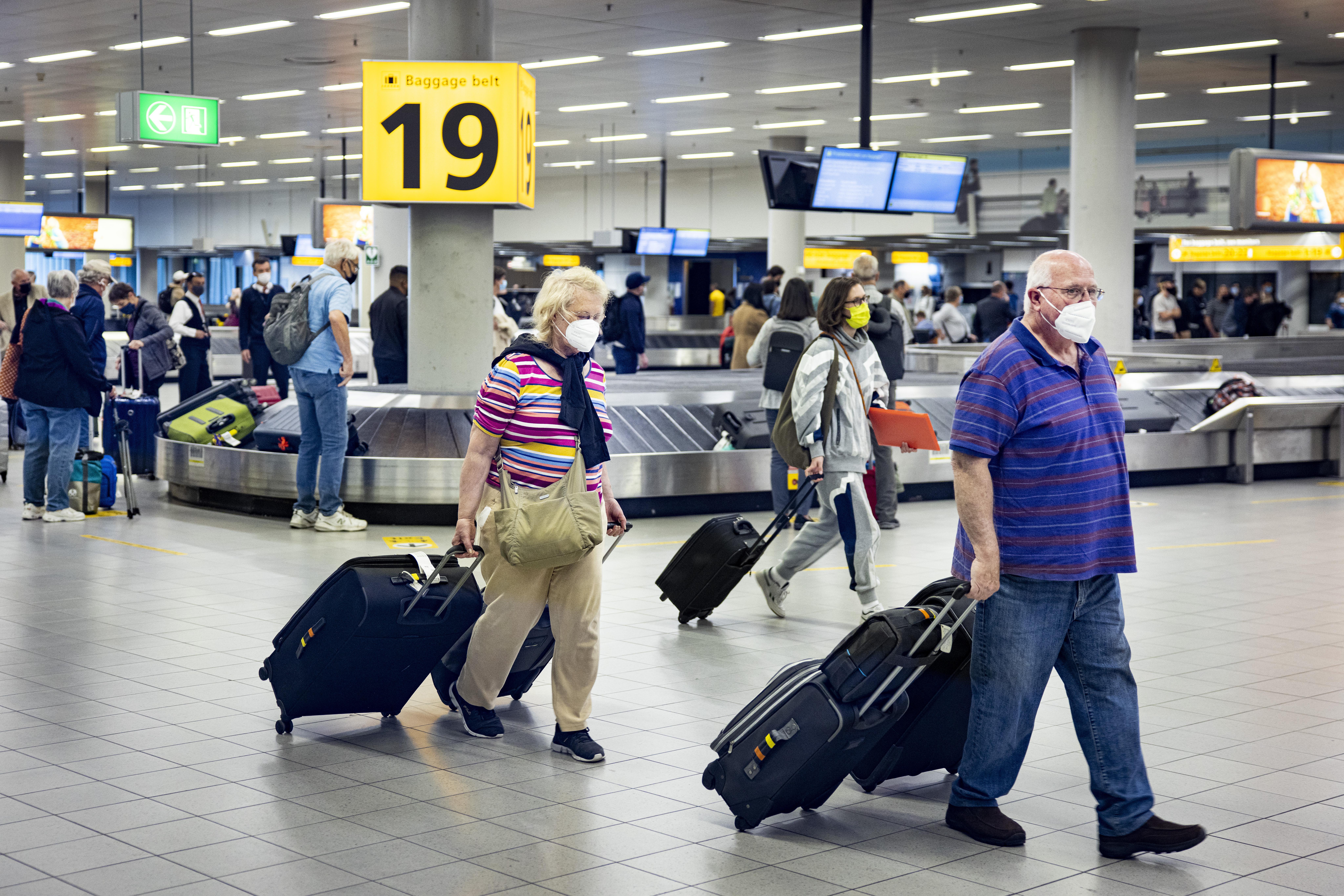 zegevierend Aardappelen Opgewonden zijn Honderden koffers naast de bagagebelt: gevolgen staking werken nog door bij  KLM | Noordhollandsdagblad