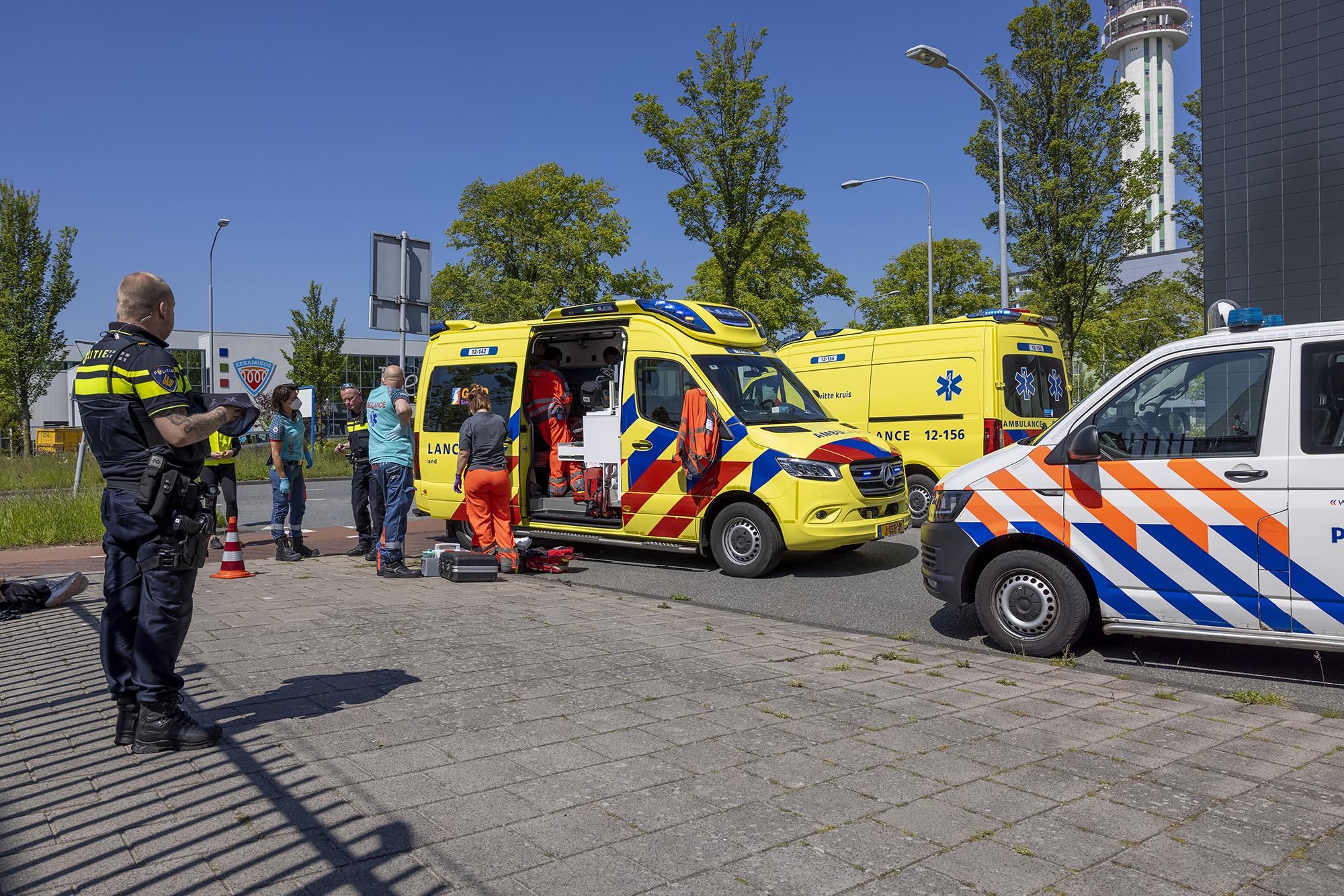 Hulpdiensten met grote spoed naar Brouwersgracht in 's-Gravenhage vanwege ongeval met letsel