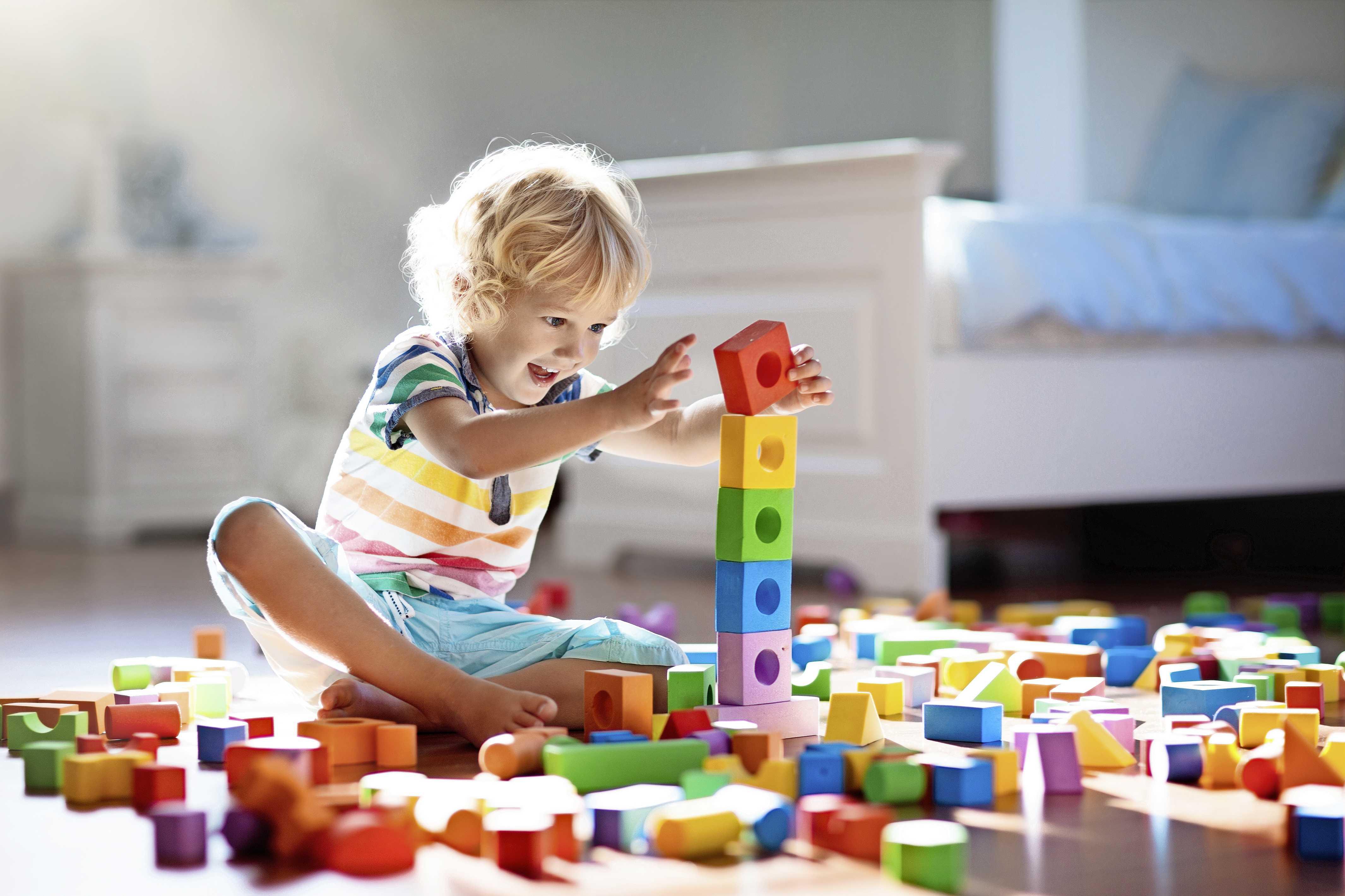 Papa Geurig Opmerkelijk Woonvraag: hoe zorg ik dat de woonkamer geen speelgoedwinkel wordt? |  Lifestyle | Telegraaf.nl