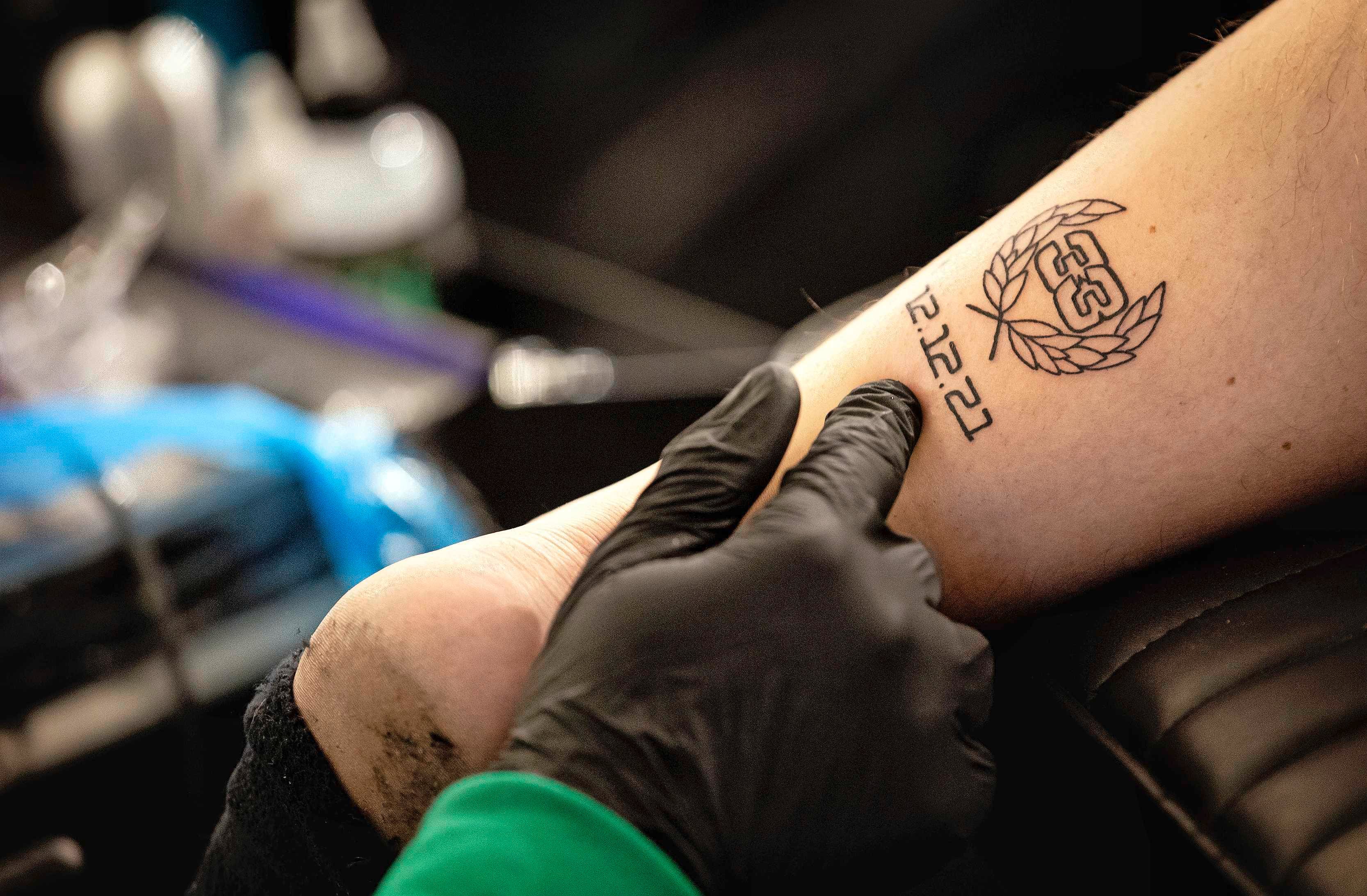 inktpigmenten voor tattoos mogen vanaf 2023 niet meer gebruikt | Binnenland