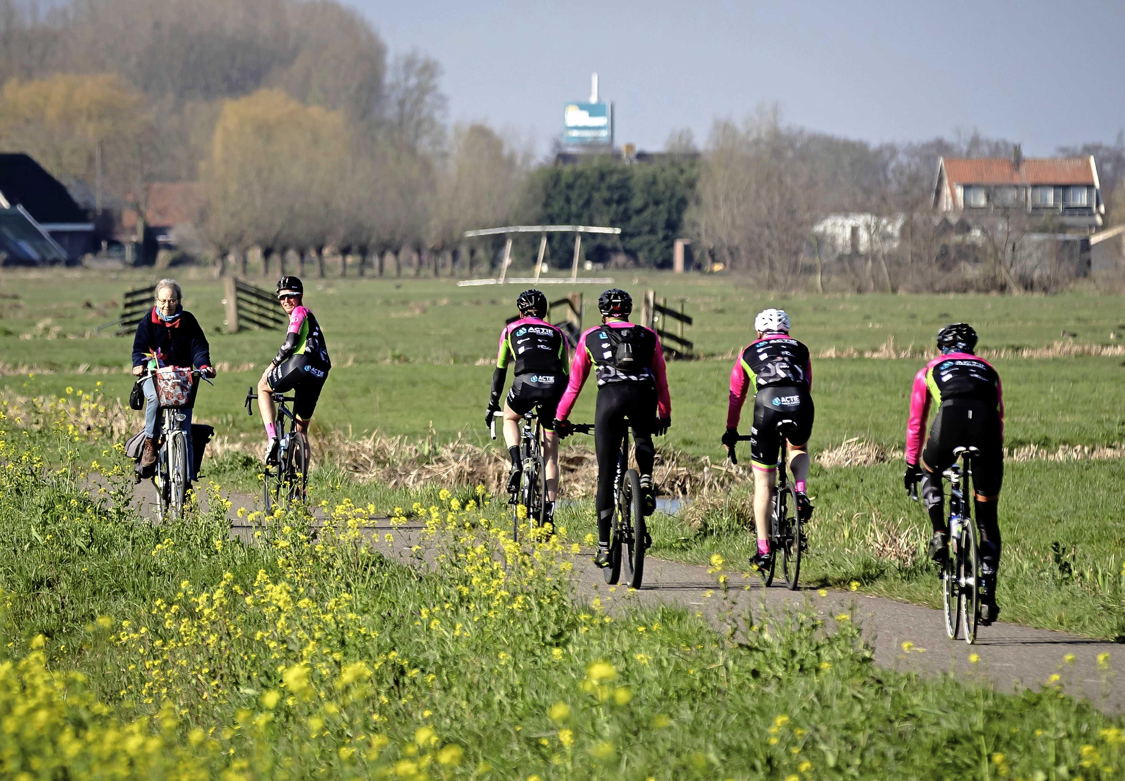 Wielerunie KNWU: fietsen mag, maar dan wel alleen | Wielrennen |  Telegraaf.nl
