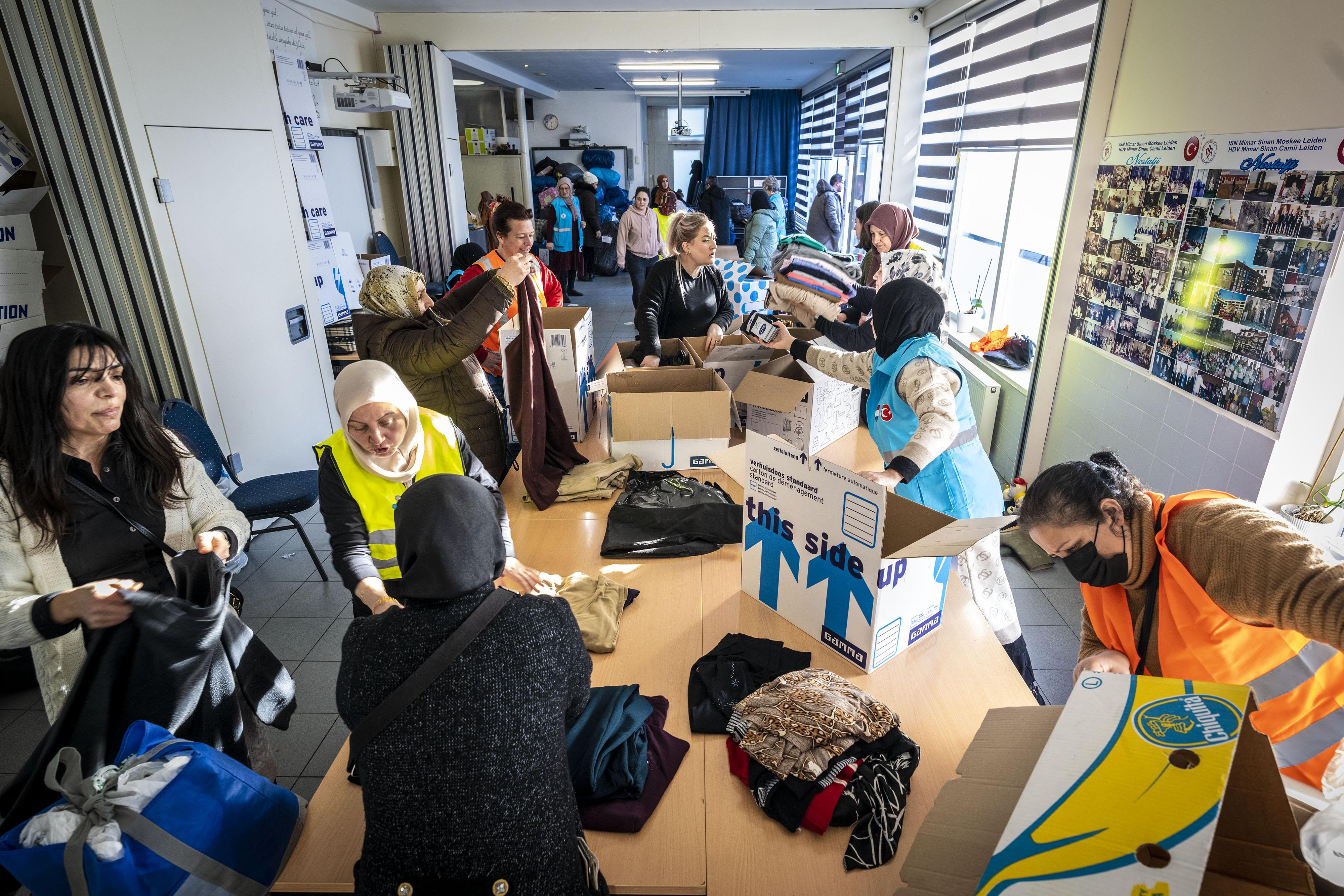 krijgen Afstoten Schaduw Leidse organisaties slaan de handen ineen: goedereninzameling komt op gang  voor hulp aan slachtoffers aardbevingsgebied | Leidschdagblad
