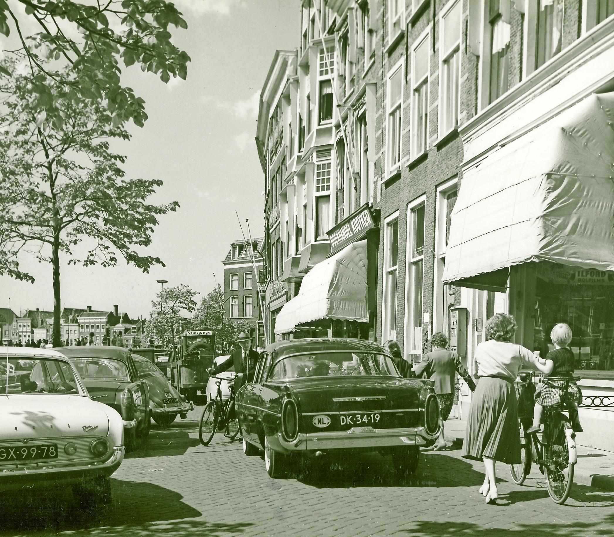 Koe Gelijkenis federatie Erfgoed Leiden presenteert dik en digitaal aanstuurbaar fotoalbum vol oud  beeld | Leidschdagblad