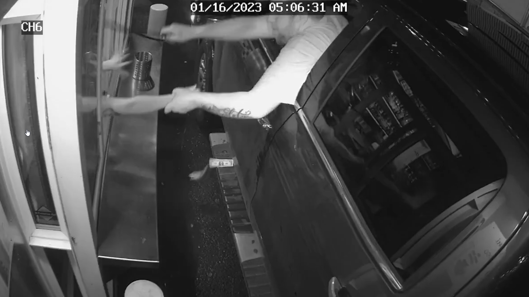 Man probeert barista via drive through-raam te ontvoeren Buitenland Telegraaf.nl