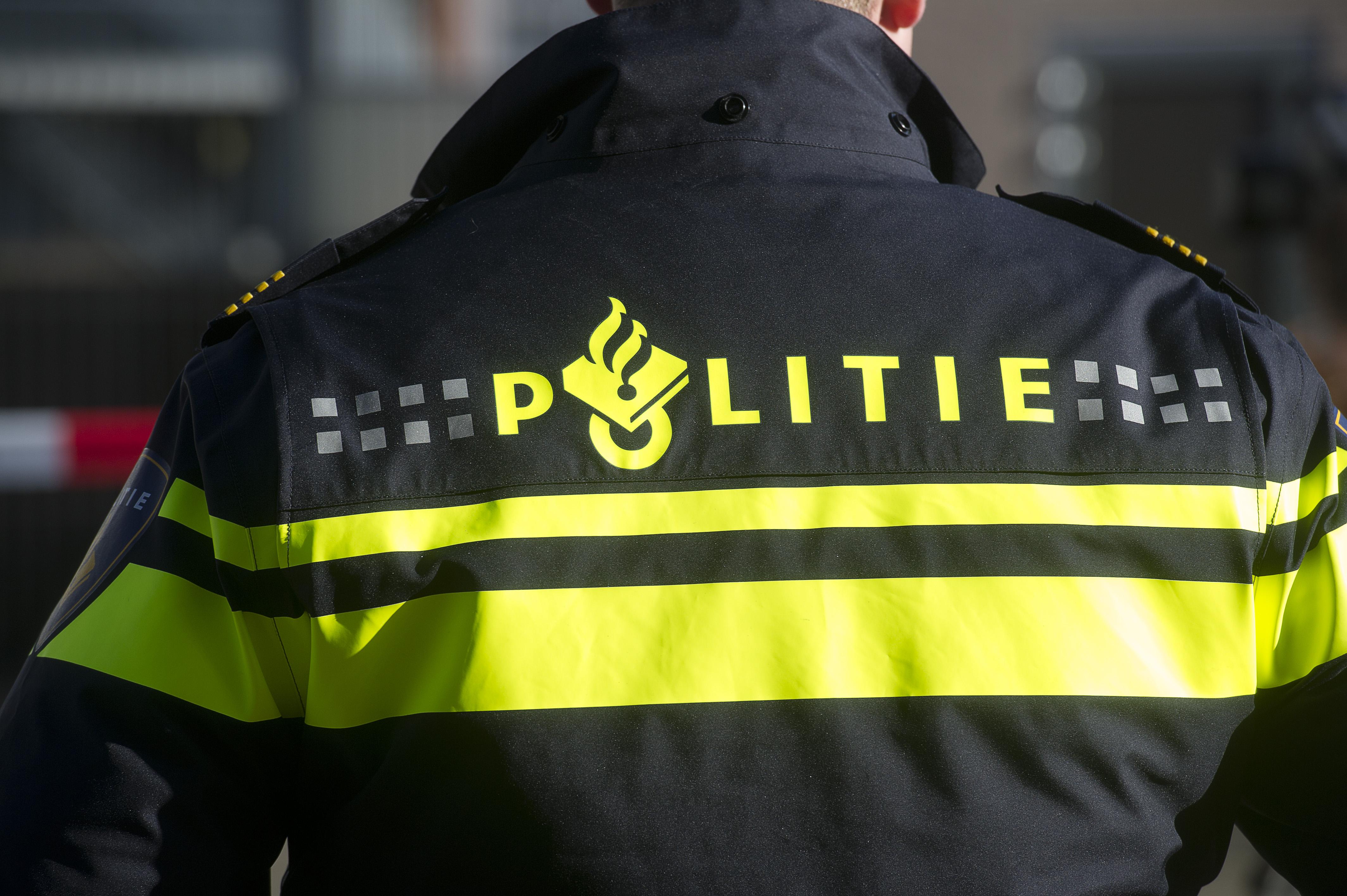 Politie waarschuwt Stede Broec voor personen. Meldingen in Lutjebroek en Bovenkarspel. 'Ze komen in tuinen en voelen aan deuren' | Noordhollandsdagblad