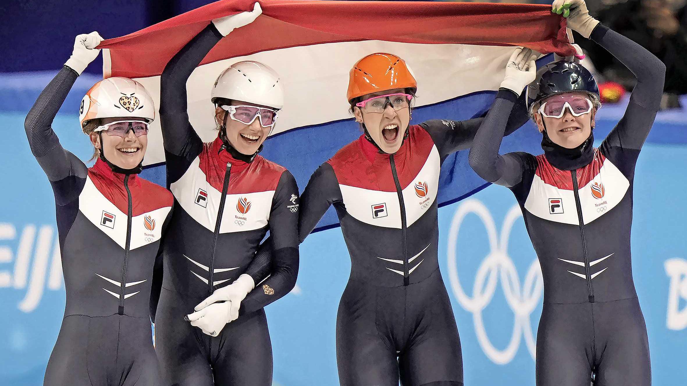 Nederlandse shorttracksters pakken met overmacht goud op de aflossing Olympische Spelen Telegraaf.nl
