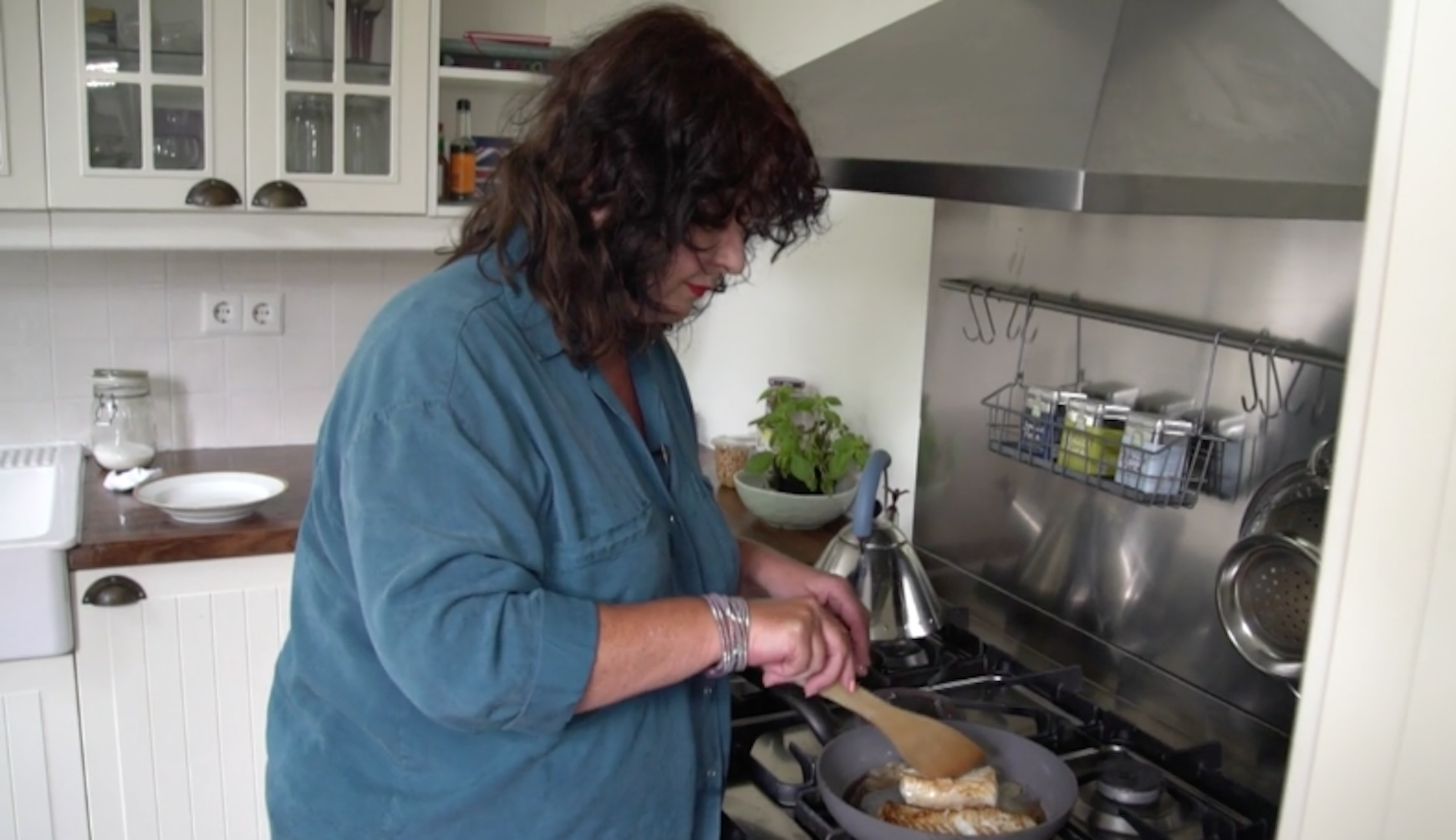 Marjolein test een champignonsnijder Voor mensen met een grote keuken Video Telegraaf.nl