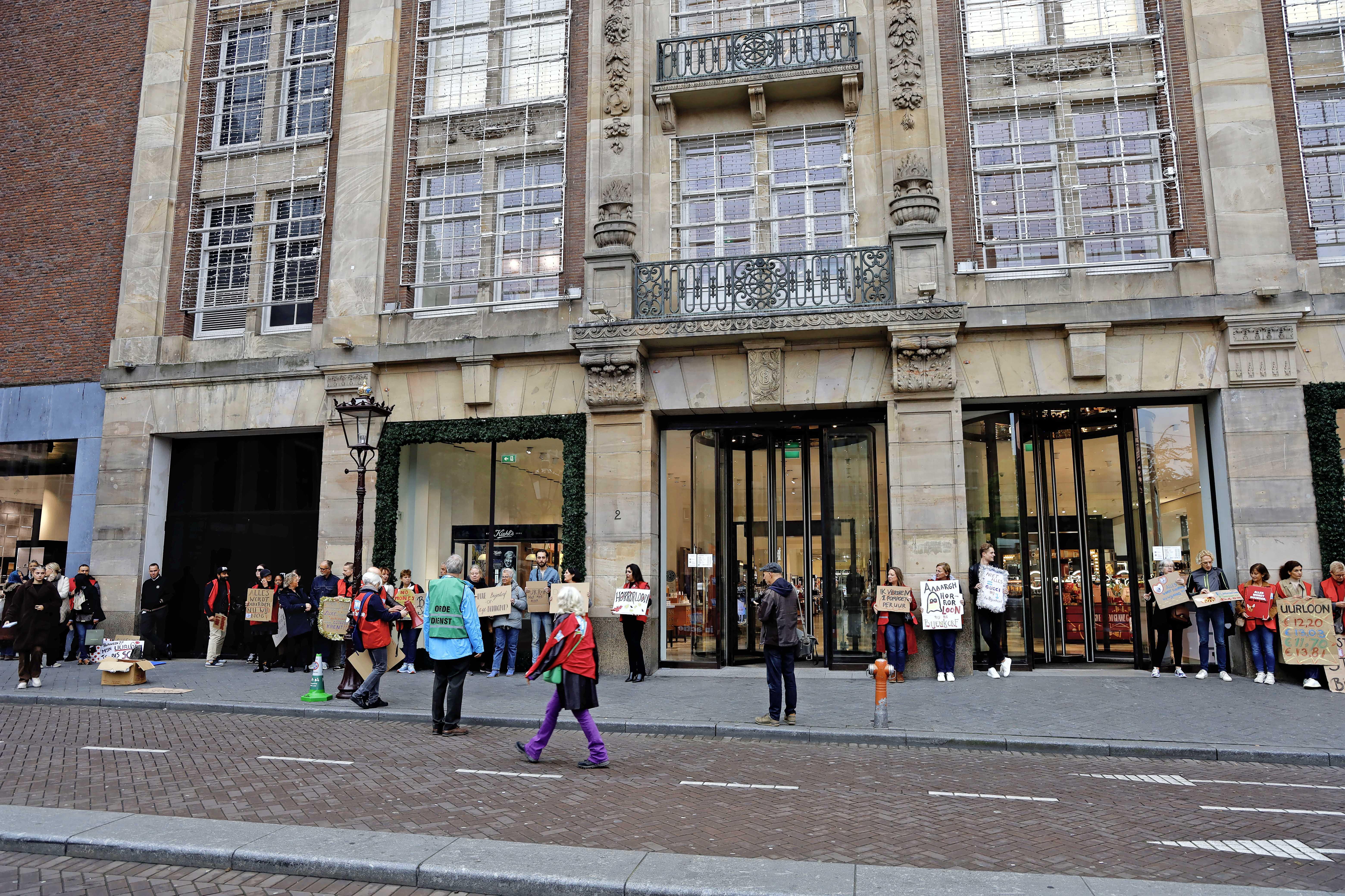 Medewerkers Bijenkorf Amsterdam hele | Binnenland | Telegraaf.nl