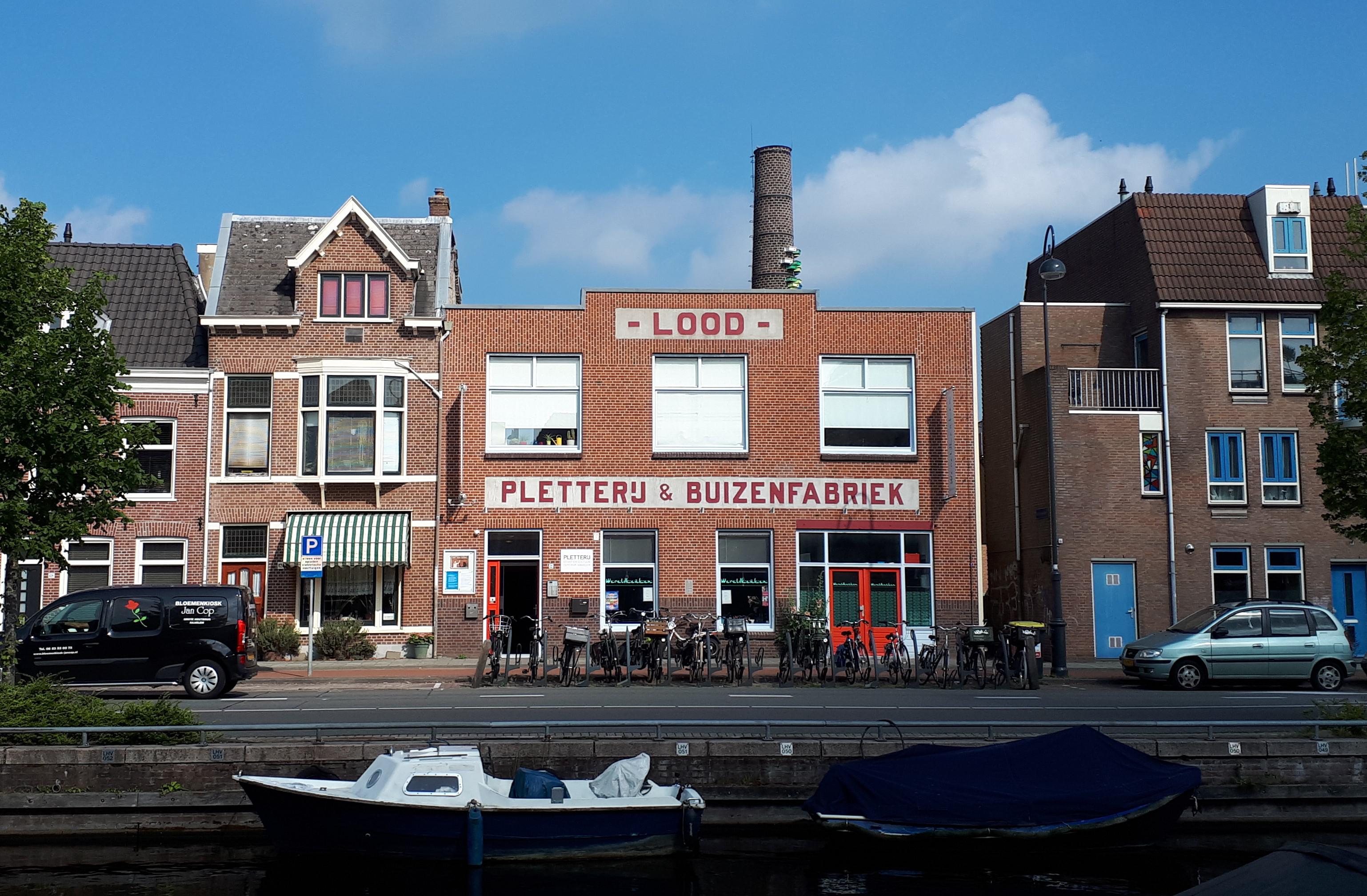 Kwart eeuw Pletterij in Haarlem: van alternatief bedrijfsverzamelgebouw tot landelijk bekend debat- en cultuurpodium Noordhollandsdagblad