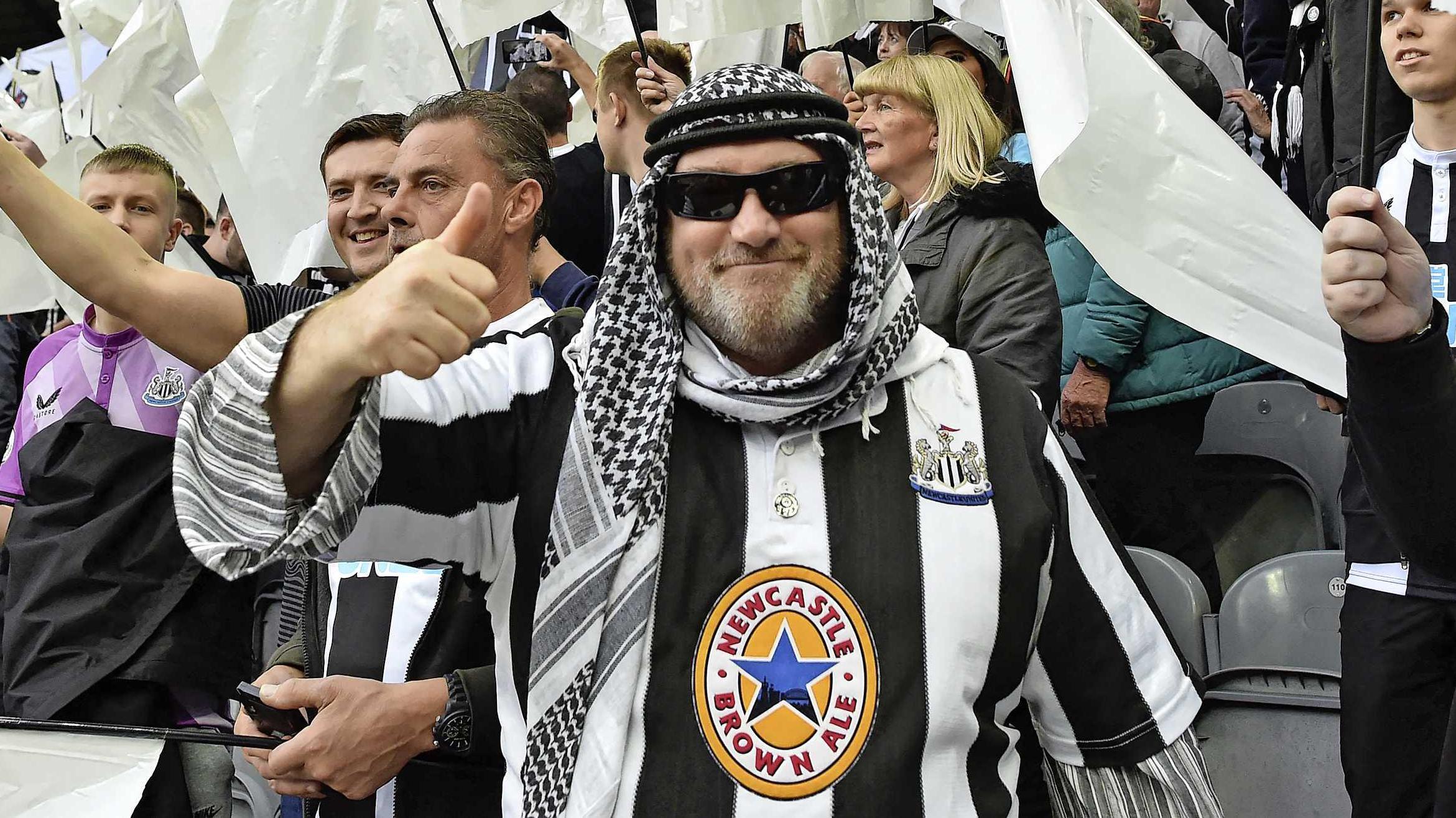 Newcastle United verzoekt fans geen Arabische kleding in stadion meer te dragen Voetbal Telegraaf.nl