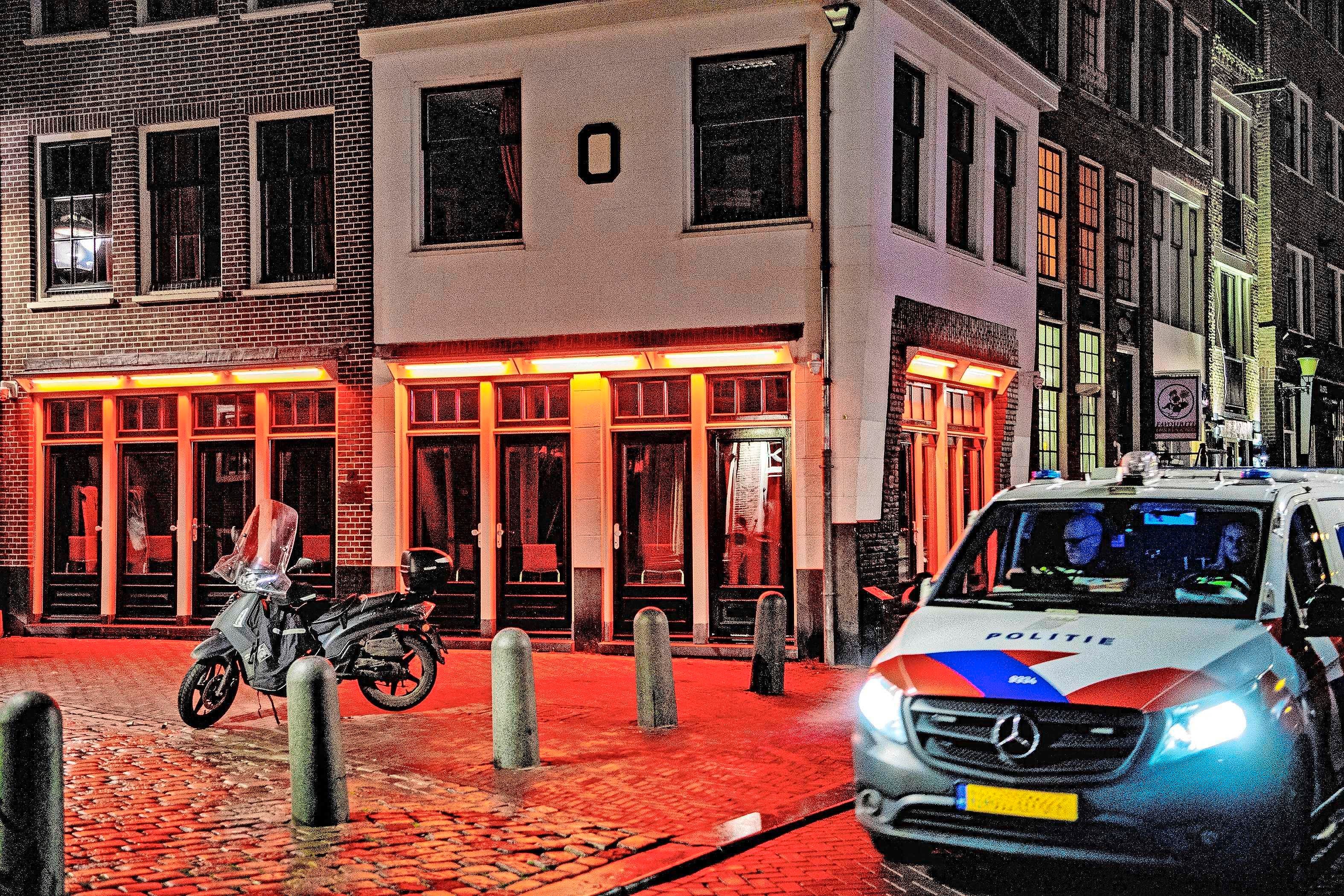 Nepagenten gijzelen sekswerkers Ze hebben 9000 euro gestolen Binnenland Telegraaf.nl afbeelding