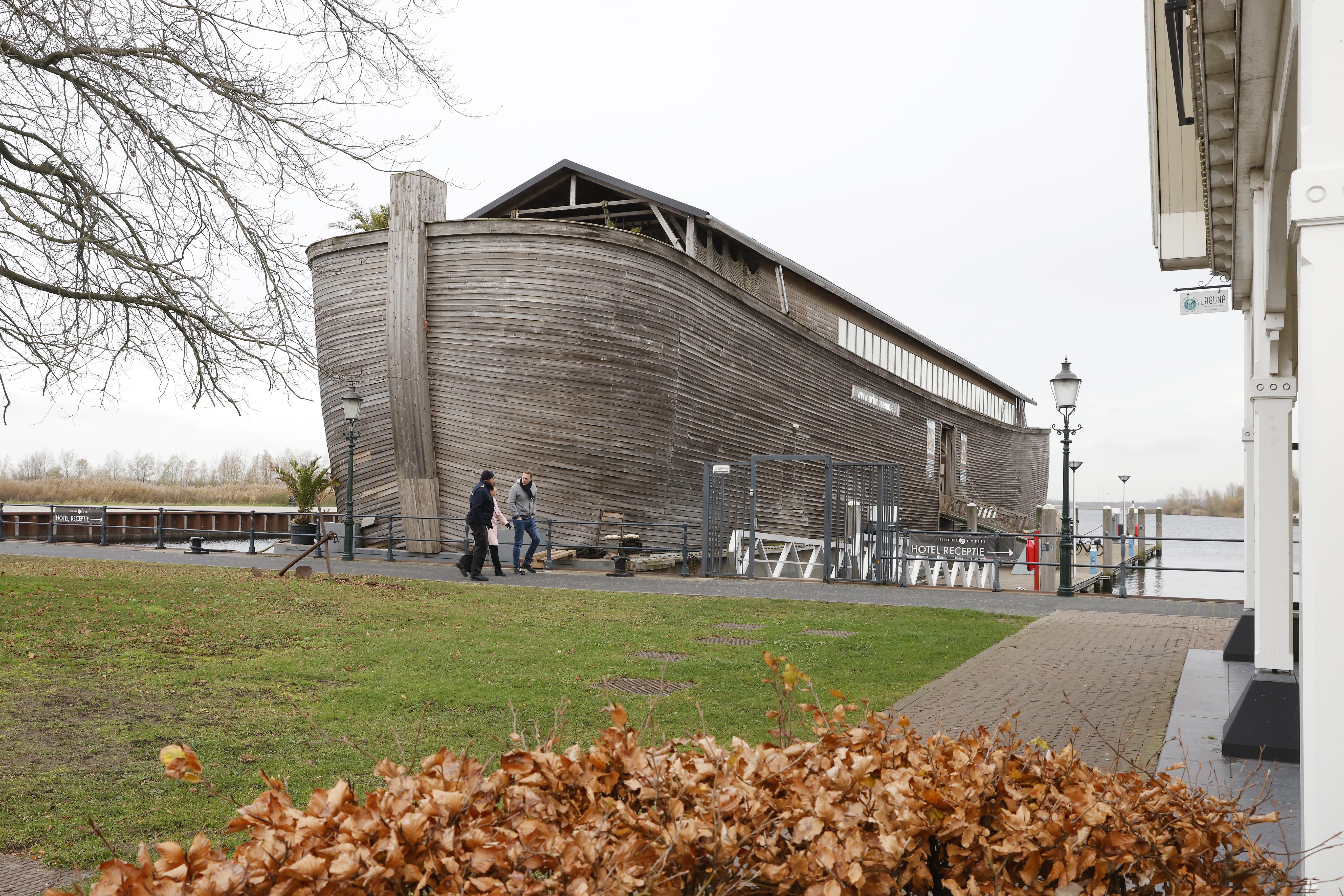 Chirurgie boekje Vuil Bijbelverhalenschip De Ark van Noach meert aan in Huizen; 'Actueler dan  ooit' | Noordhollandsdagblad