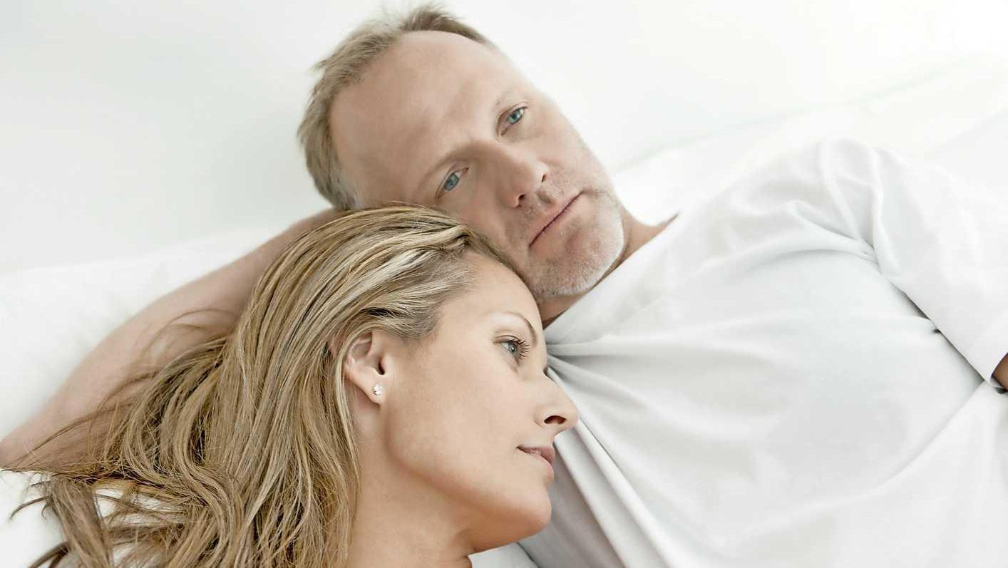 Zoë houdt niet van seks Mijn man bevredigt zich naast mij in bed Tussen de lakens Telegraaf.nl foto