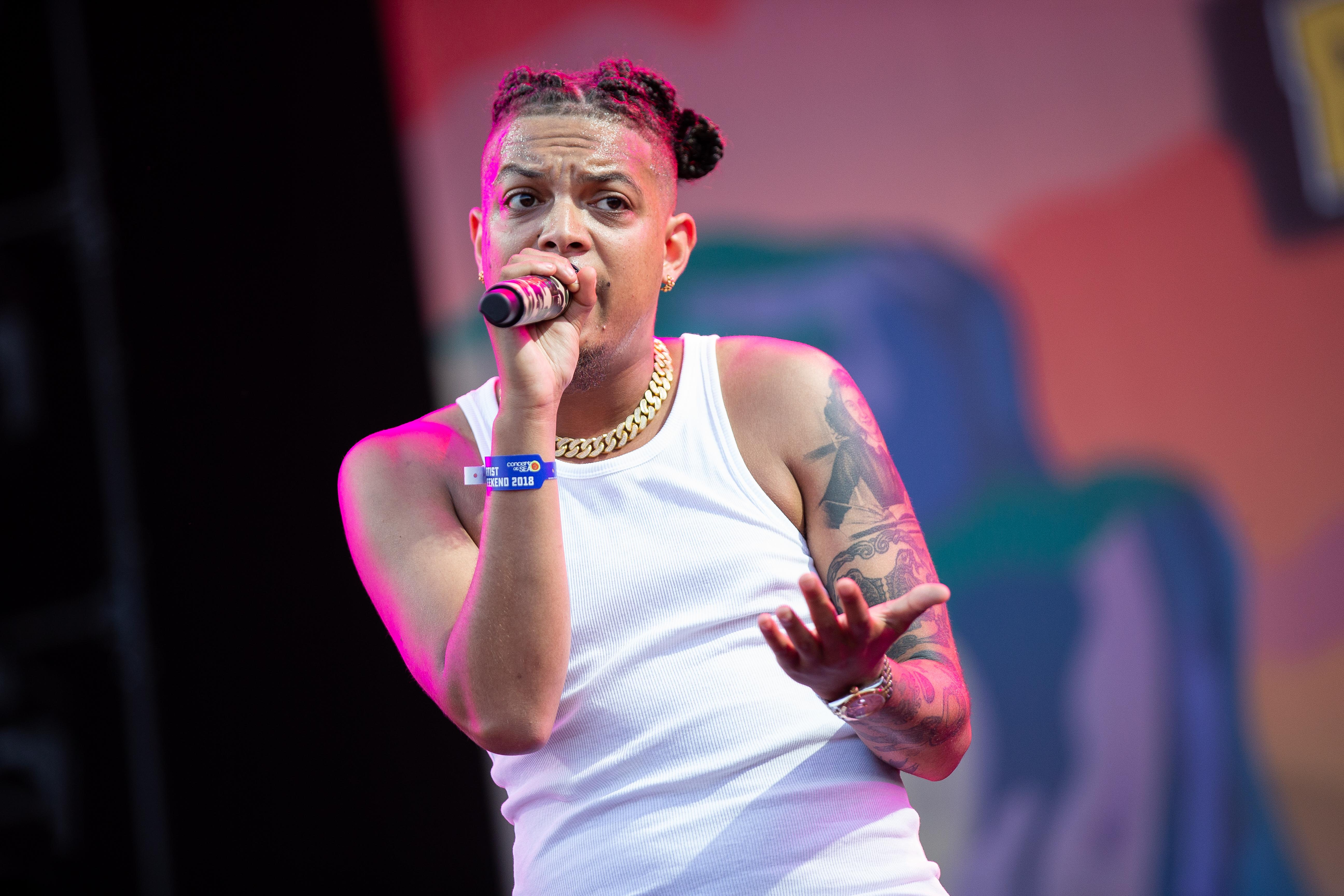 Watch Ronnie Flex wordt vader en hij verklapt ook al wat voor een video Watch Ronnie Flex wordt vader en hij verklapt ook al wat voor een video