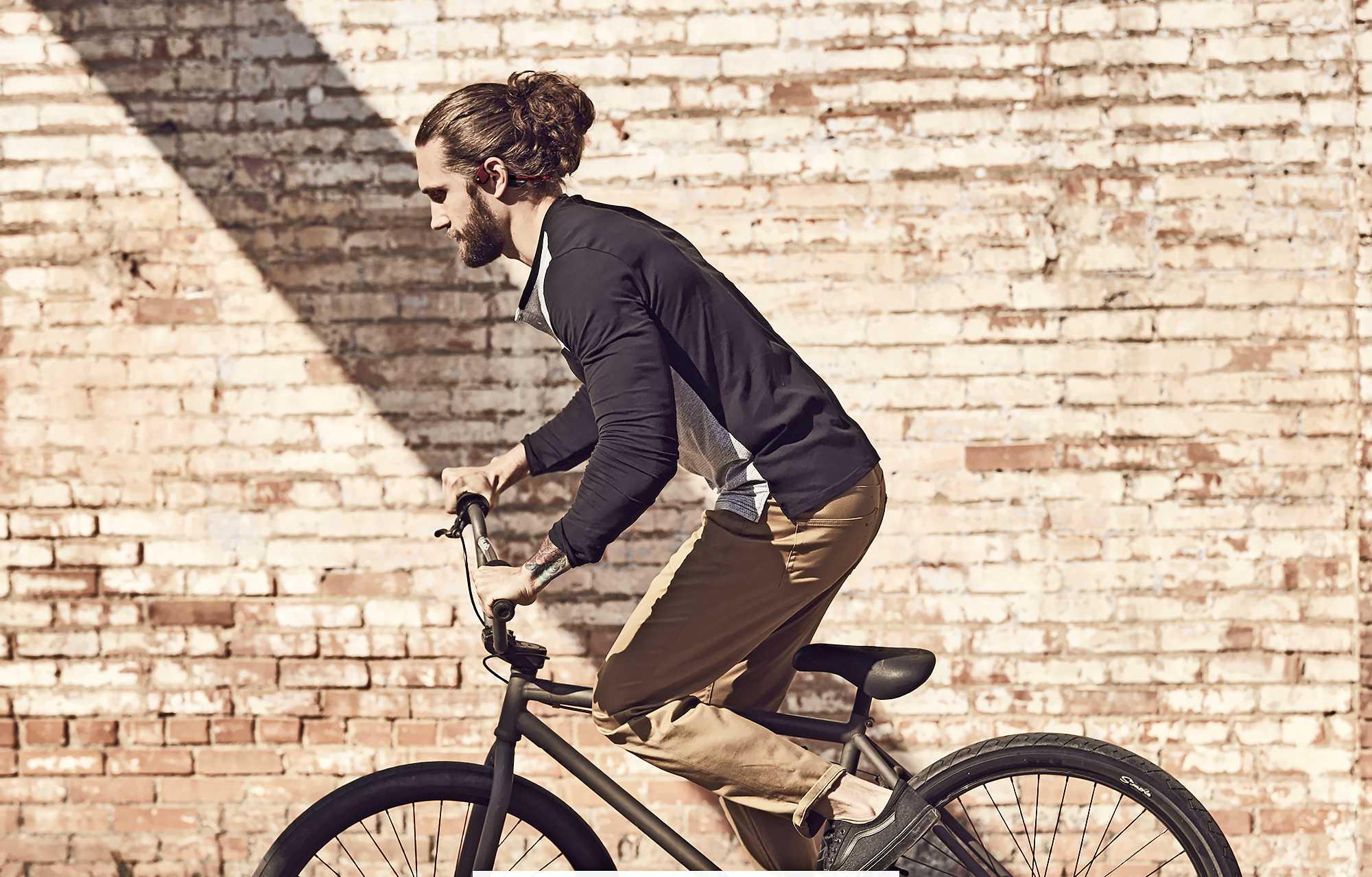 Zo kun je nog veilig op de fiets je smartphone gebruiken | Op weg | Telegraaf.nl